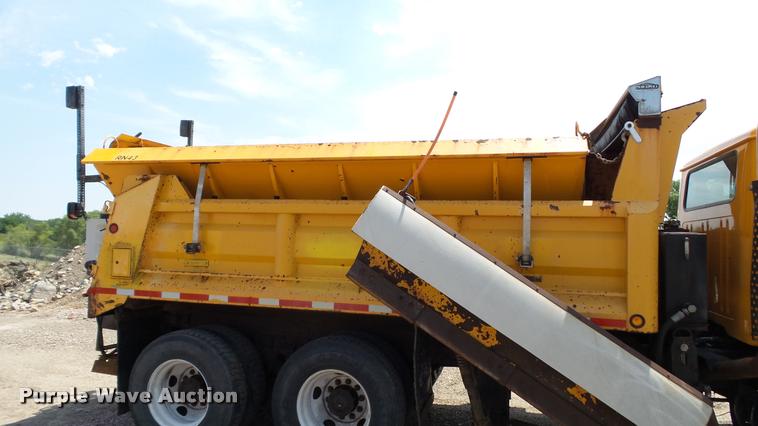 image for item DA1116 2001 International F2554 dump truck