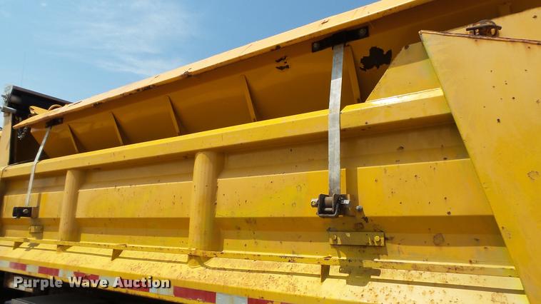 image for item DA1116 2001 International F2554 dump truck