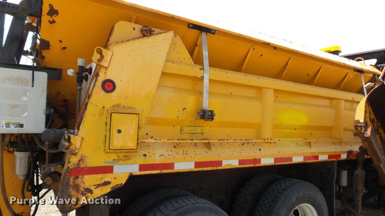 image for item DA1116 2001 International F2554 dump truck