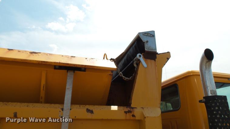 image for item DA1116 2001 International F2554 dump truck
