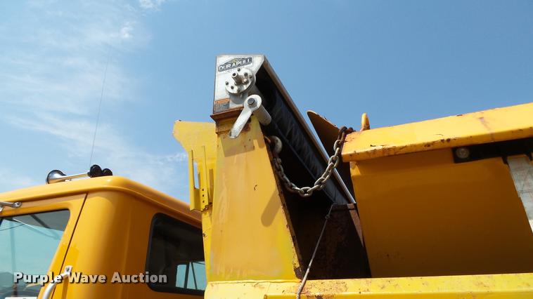 image for item DA1116 2001 International F2554 dump truck