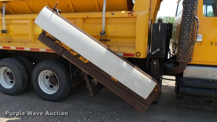 image for item DA1116 2001 International F2554 dump truck