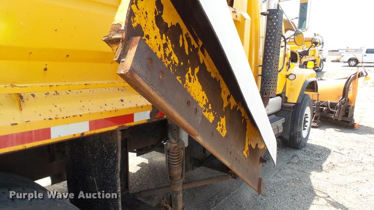 image for item DA1116 2001 International F2554 dump truck
