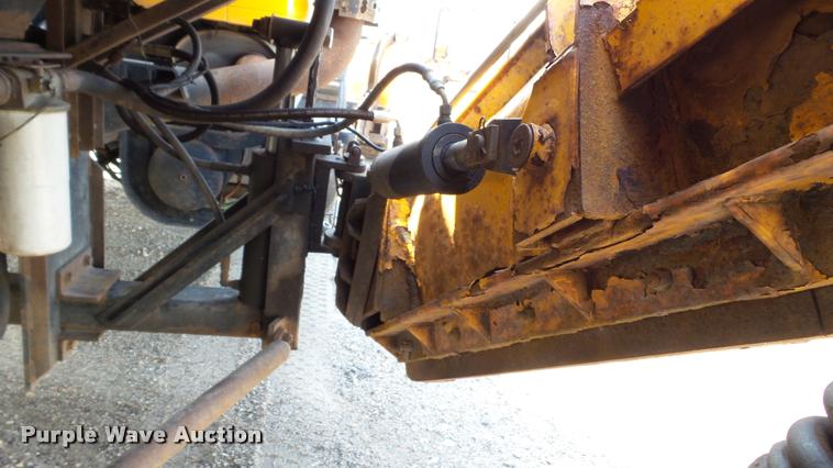 image for item DA1116 2001 International F2554 dump truck