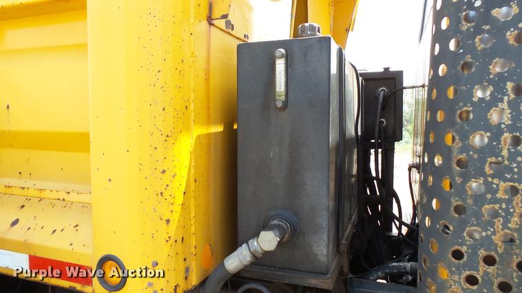 image for item DA1116 2001 International F2554 dump truck