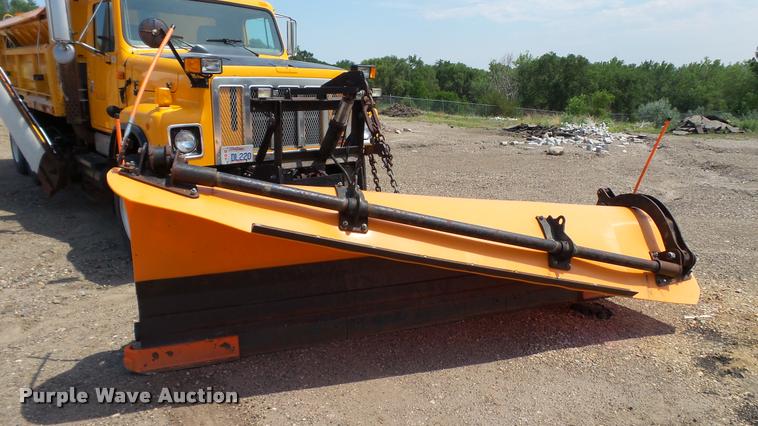 image for item DA1116 2001 International F2554 dump truck