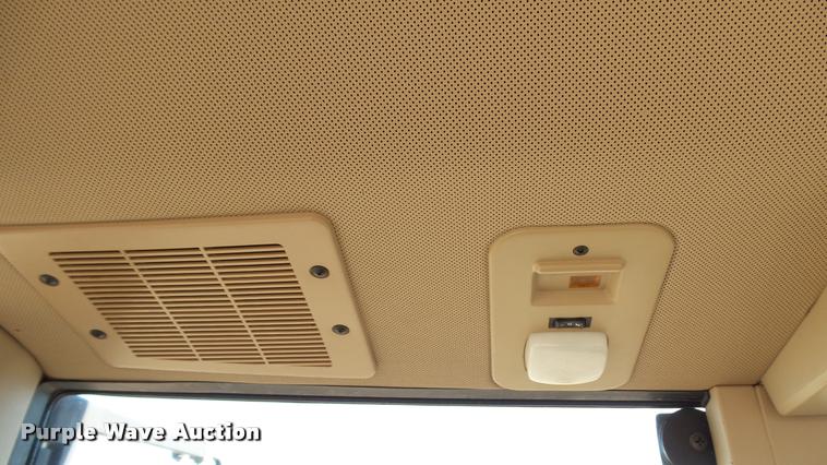 image for item DA1121 2001 John Deere 6310 tractor