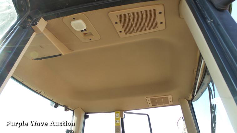 image for item DA1121 2001 John Deere 6310 tractor