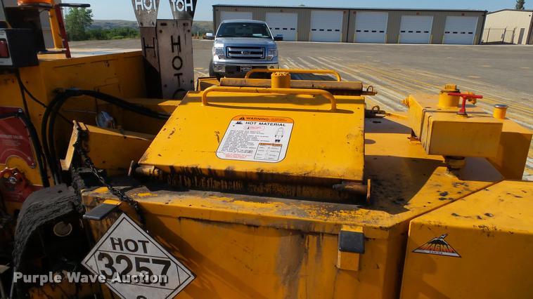 image for item DA1124 2011 Cimline 230 Magma crack sealer