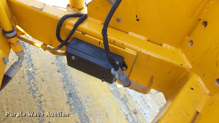 image for item DA1124 2011 Cimline 230 Magma crack sealer