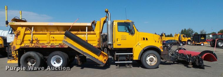 image for item DA1125 2003 Sterling L9500 dump truck