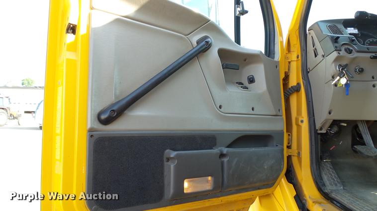 image for item DA1125 2003 Sterling L9500 dump truck