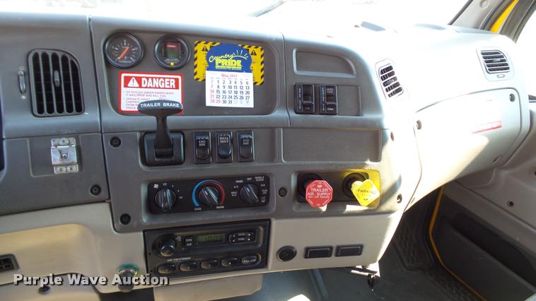 image for item DA1125 2003 Sterling L9500 dump truck