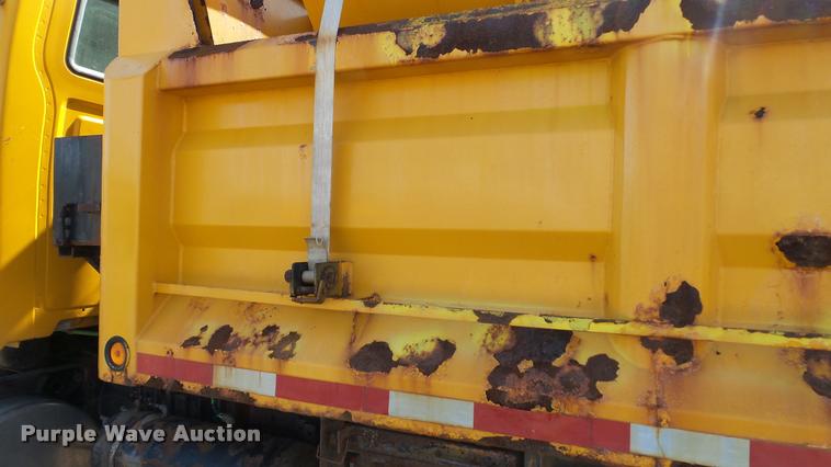 image for item DA1125 2003 Sterling L9500 dump truck
