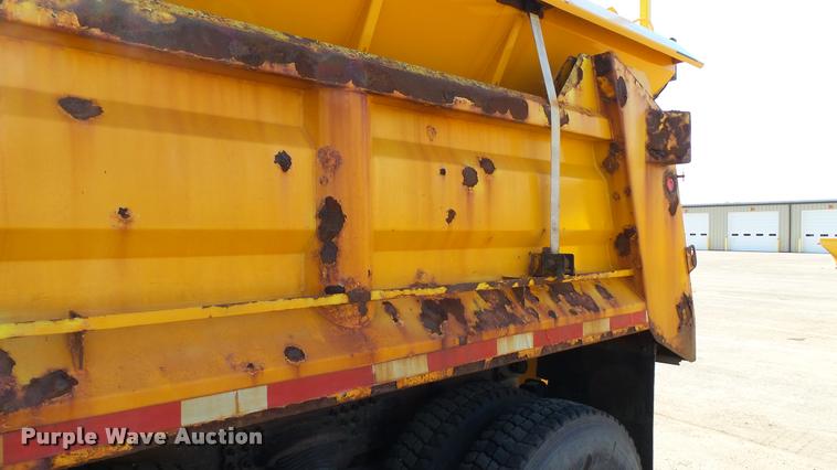 image for item DA1125 2003 Sterling L9500 dump truck