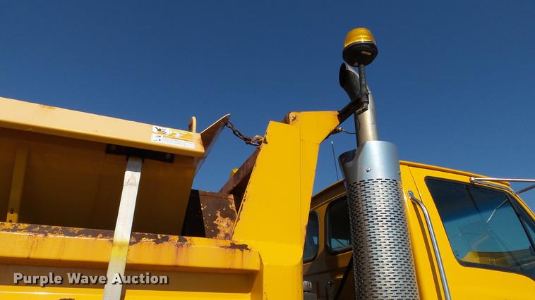 image for item DA1125 2003 Sterling L9500 dump truck