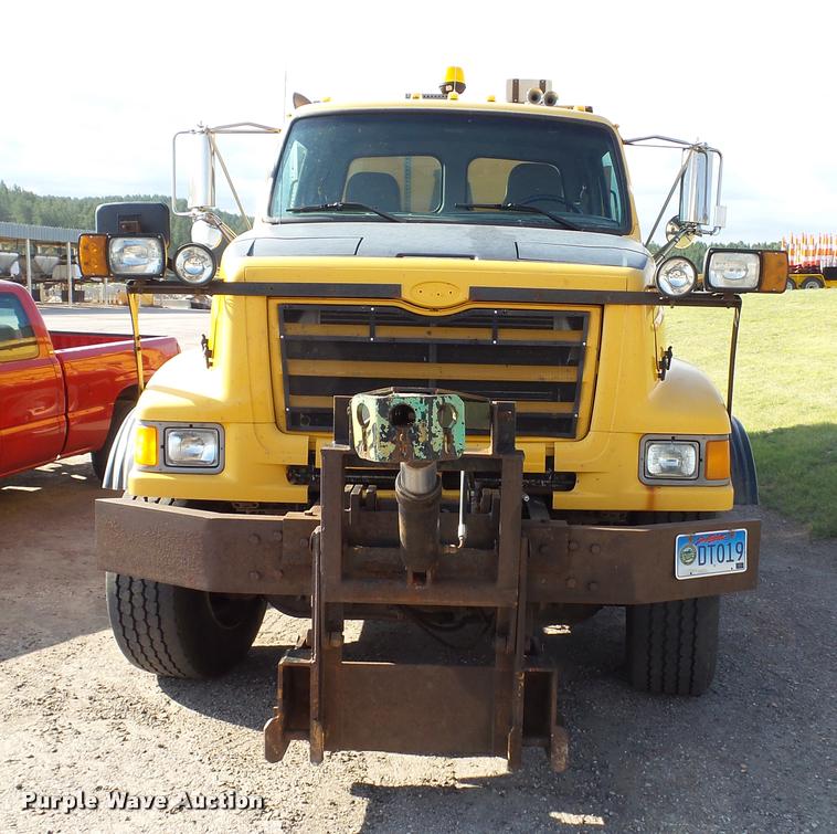 image for item DA1130 2000 Sterling L9500 dump truck