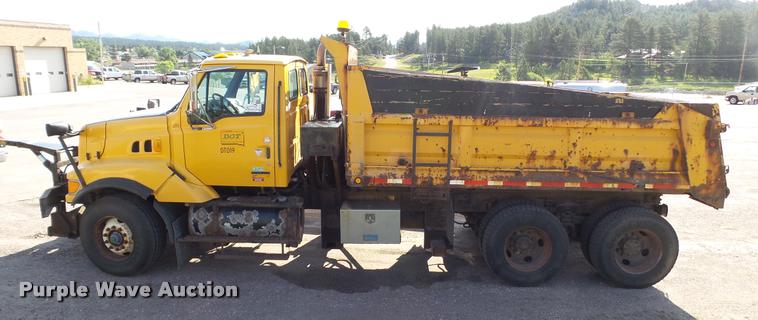 image for item DA1130 2000 Sterling L9500 dump truck