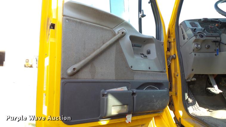 image for item DA1130 2000 Sterling L9500 dump truck