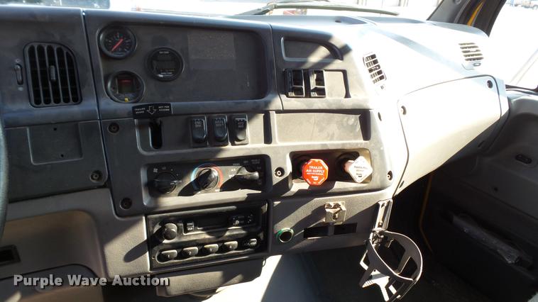 image for item DA1130 2000 Sterling L9500 dump truck