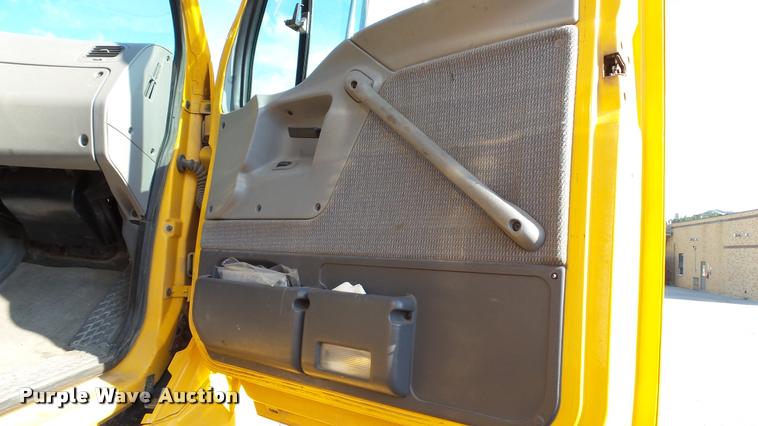 image for item DA1130 2000 Sterling L9500 dump truck