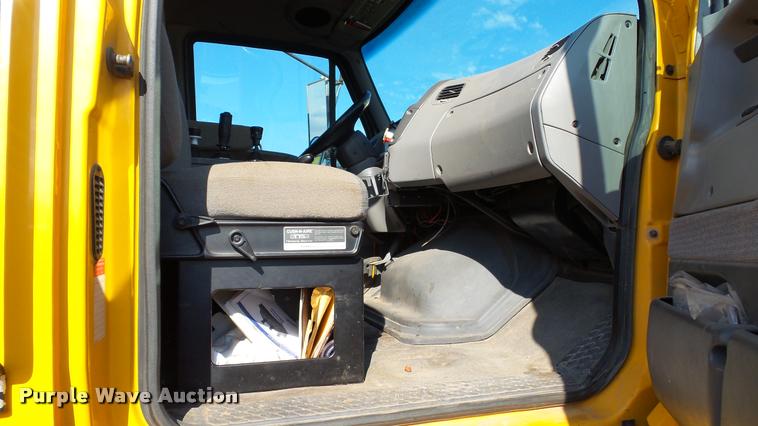 image for item DA1130 2000 Sterling L9500 dump truck