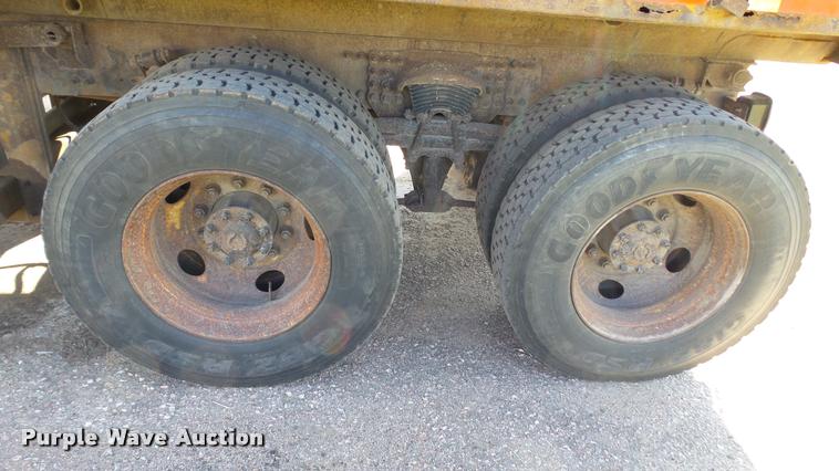 image for item DA1130 2000 Sterling L9500 dump truck