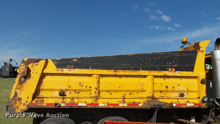 image for item DA1130 2000 Sterling L9500 dump truck