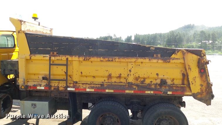 image for item DA1130 2000 Sterling L9500 dump truck