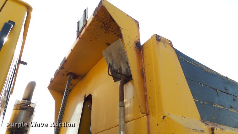 image for item DA1130 2000 Sterling L9500 dump truck