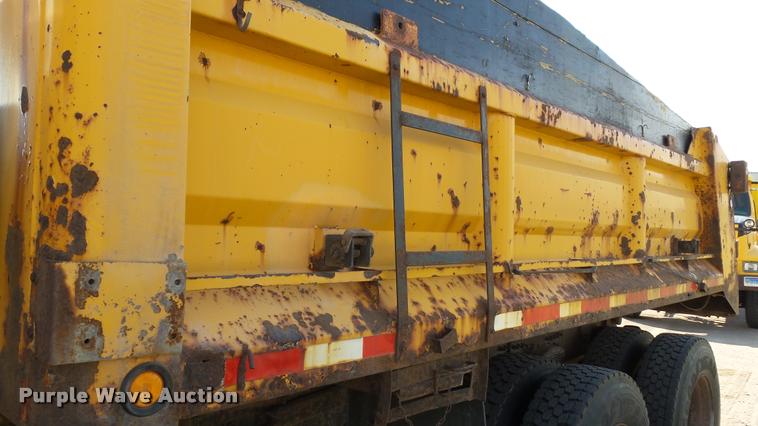 image for item DA1130 2000 Sterling L9500 dump truck