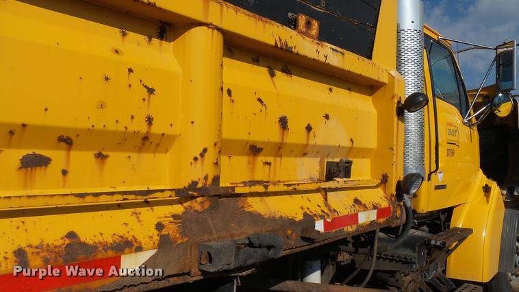 image for item DA1130 2000 Sterling L9500 dump truck