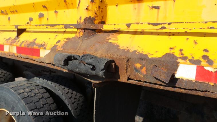image for item DA1130 2000 Sterling L9500 dump truck