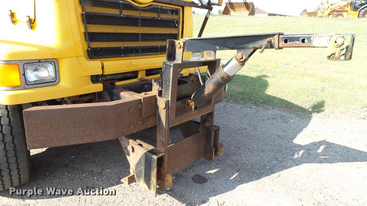 image for item DA1130 2000 Sterling L9500 dump truck