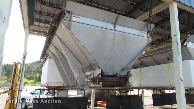 image for item DA1130 2000 Sterling L9500 dump truck