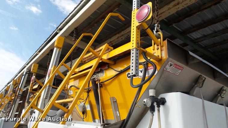 image for item DA1130 2000 Sterling L9500 dump truck