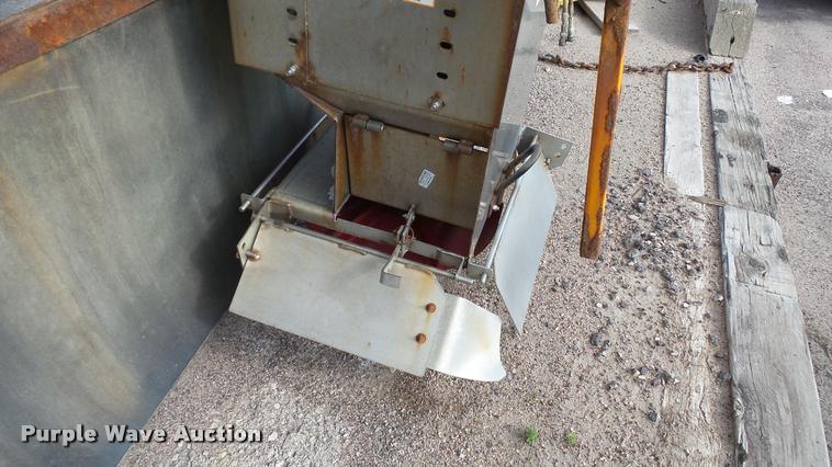 image for item DA1130 2000 Sterling L9500 dump truck