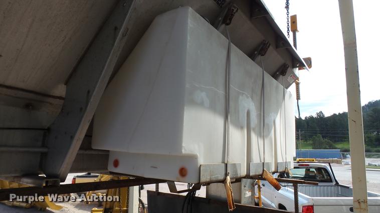 image for item DA1130 2000 Sterling L9500 dump truck