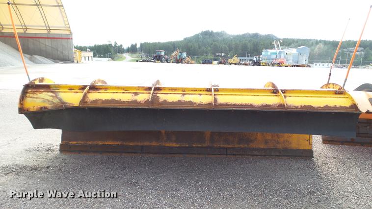 image for item DA1130 2000 Sterling L9500 dump truck