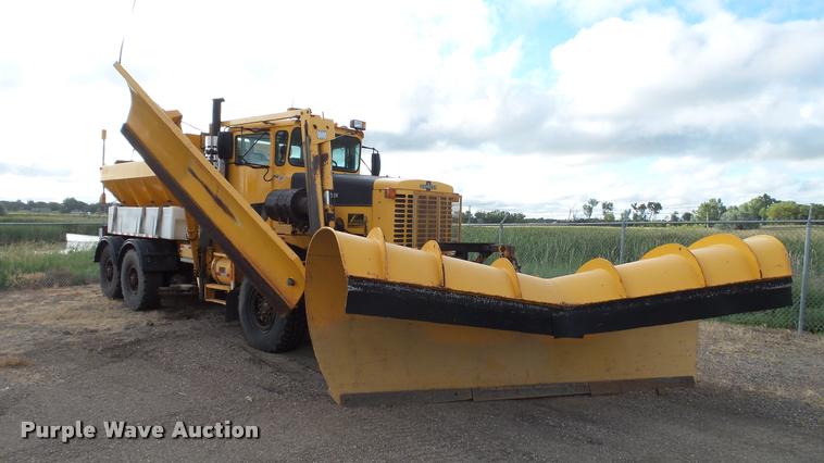 image for item DA1139 1998 Oshkosh P2346 plow/spreader truck
