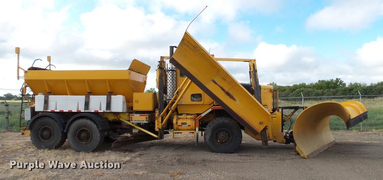 image for item DA1139 1998 Oshkosh P2346 plow/spreader truck