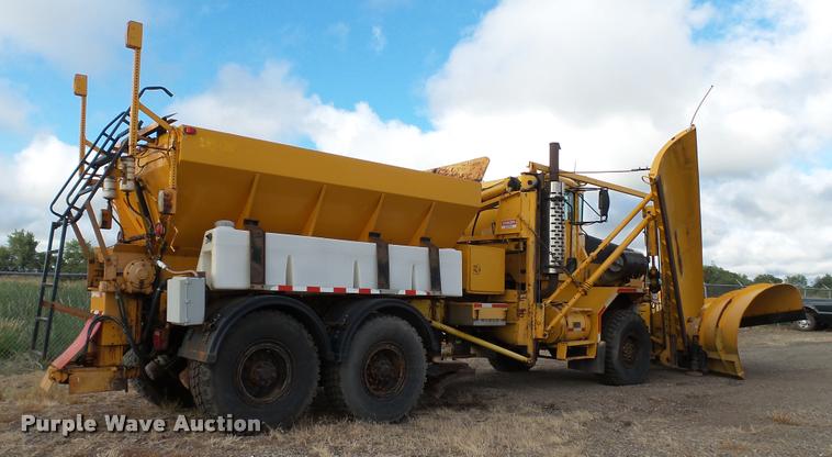 image for item DA1139 1998 Oshkosh P2346 plow/spreader truck