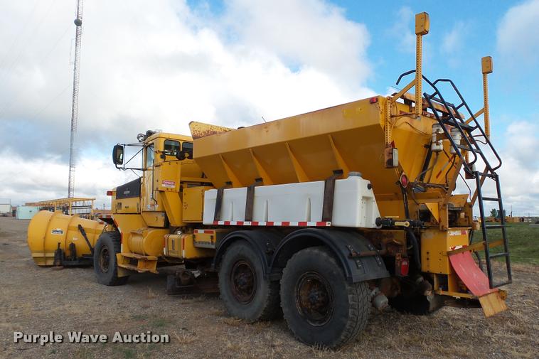 image for item DA1139 1998 Oshkosh P2346 plow/spreader truck