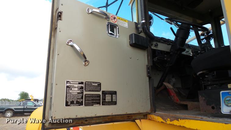 image for item DA1139 1998 Oshkosh P2346 plow/spreader truck