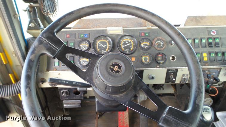image for item DA1139 1998 Oshkosh P2346 plow/spreader truck