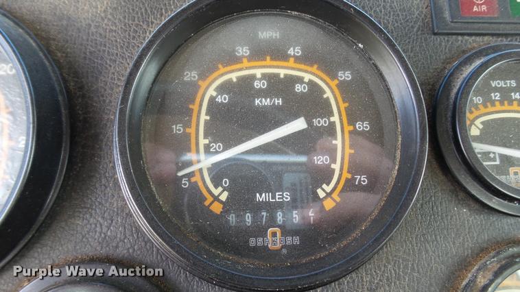 image for item DA1139 1998 Oshkosh P2346 plow/spreader truck