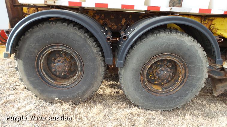 image for item DA1139 1998 Oshkosh P2346 plow/spreader truck