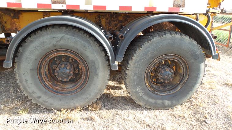 image for item DA1139 1998 Oshkosh P2346 plow/spreader truck