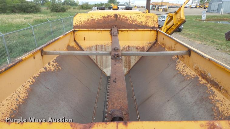 image for item DA1139 1998 Oshkosh P2346 plow/spreader truck