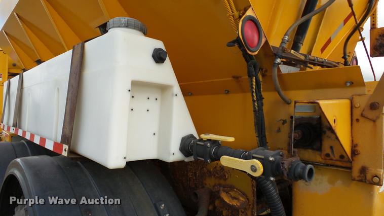 image for item DA1139 1998 Oshkosh P2346 plow/spreader truck